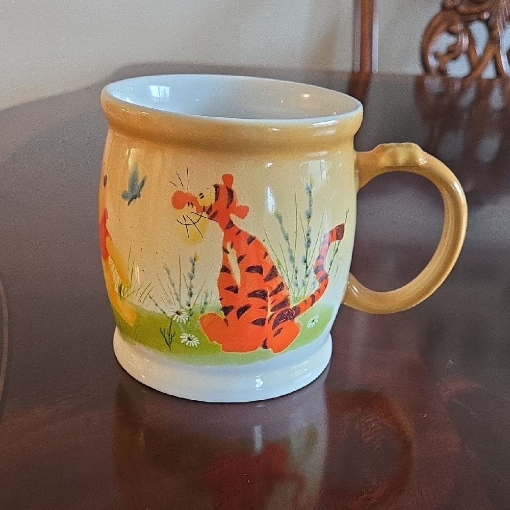 Disney Store Winnie The Pooh Eeyore Tigger Piglet Figural Bee On Handle Mug